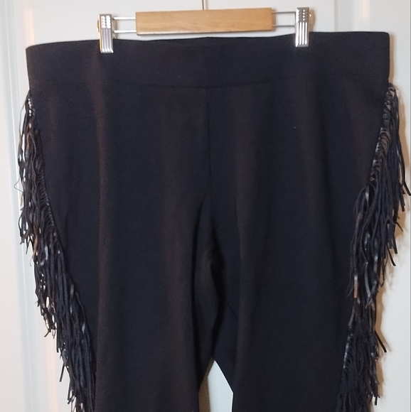 Giddy Up Cowgirl Fringe Capris - Picture 2 of 4